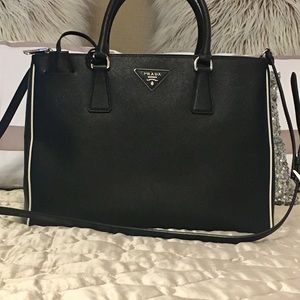 FOR SWEET AMY 💕Prada Saffiano Lux