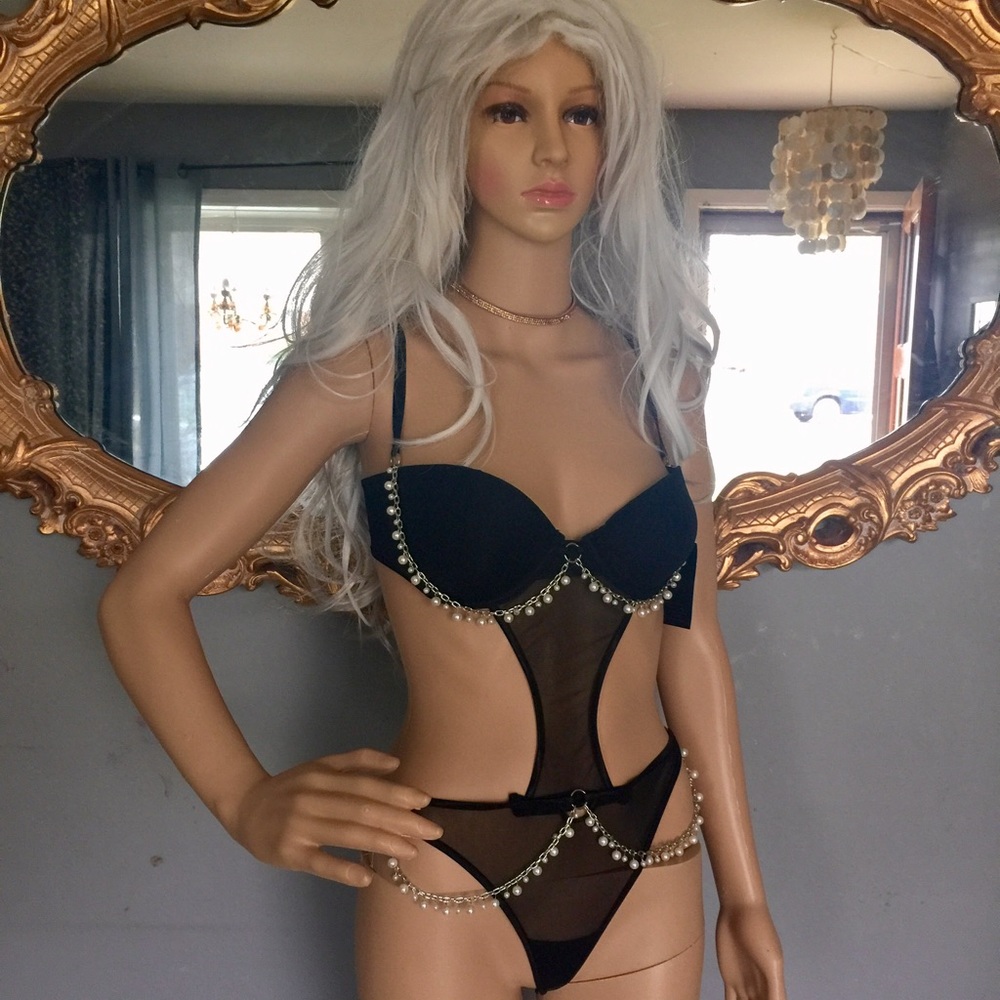 Sexy and stunning black and pearls v string...