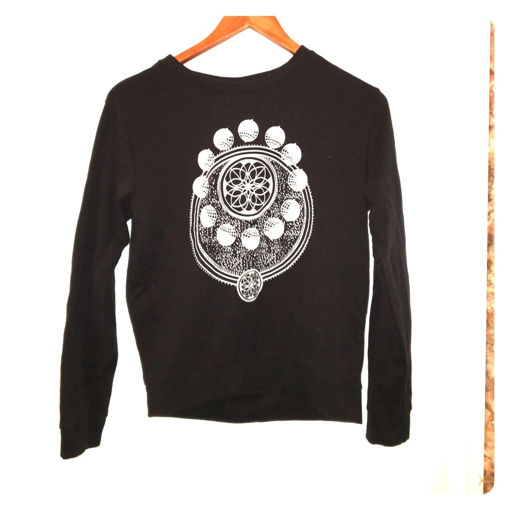 Long sleeve graphic tee