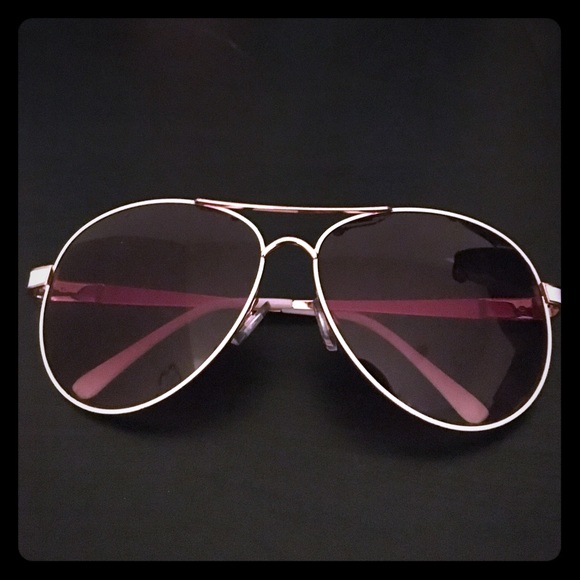 Steve Madden Accessories - STEVE MADDEN Aviator Sunglasses