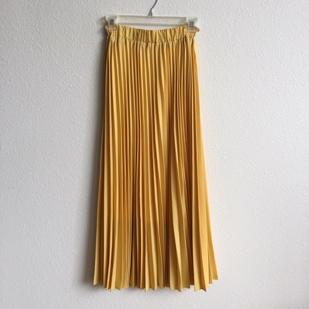 Yellow Gold Pleated Skirt Maxi Size Small