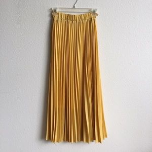 Yellow Gold Pleated Skirt Maxi Size Small
