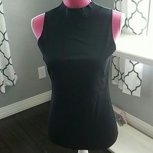 Sleeveless half turtleneck top