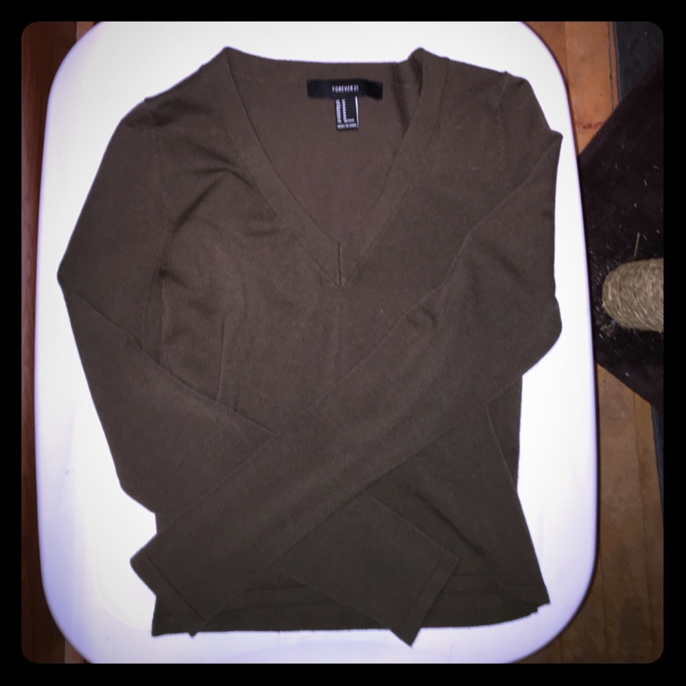 Cropped v neck sweater