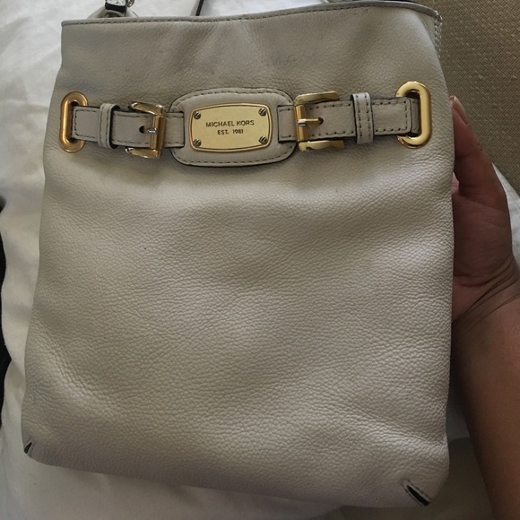 Michael Kors Tan Large Crossbody - Picture 2 of 6
