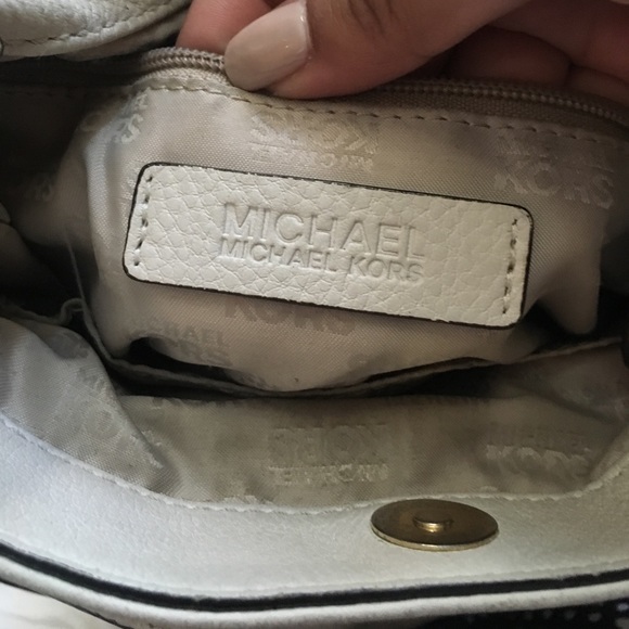 Michael Kors Tan Large Crossbody - Picture 5 of 6