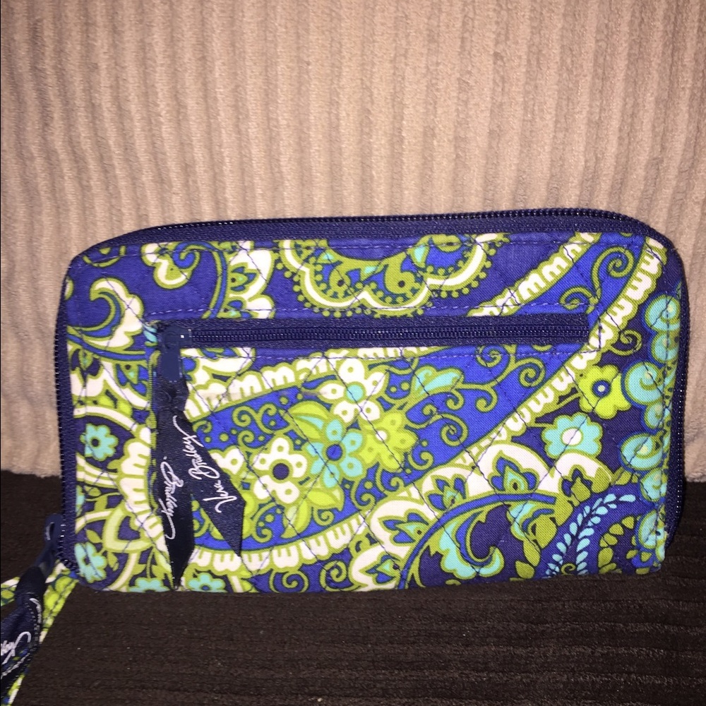 🌸 Vera Bradley Wallet / clutch 🌸 very nice