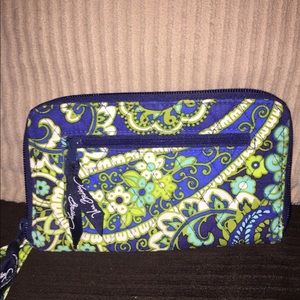 🌸 Vera Bradley Wallet / clutch 🌸 very nice
