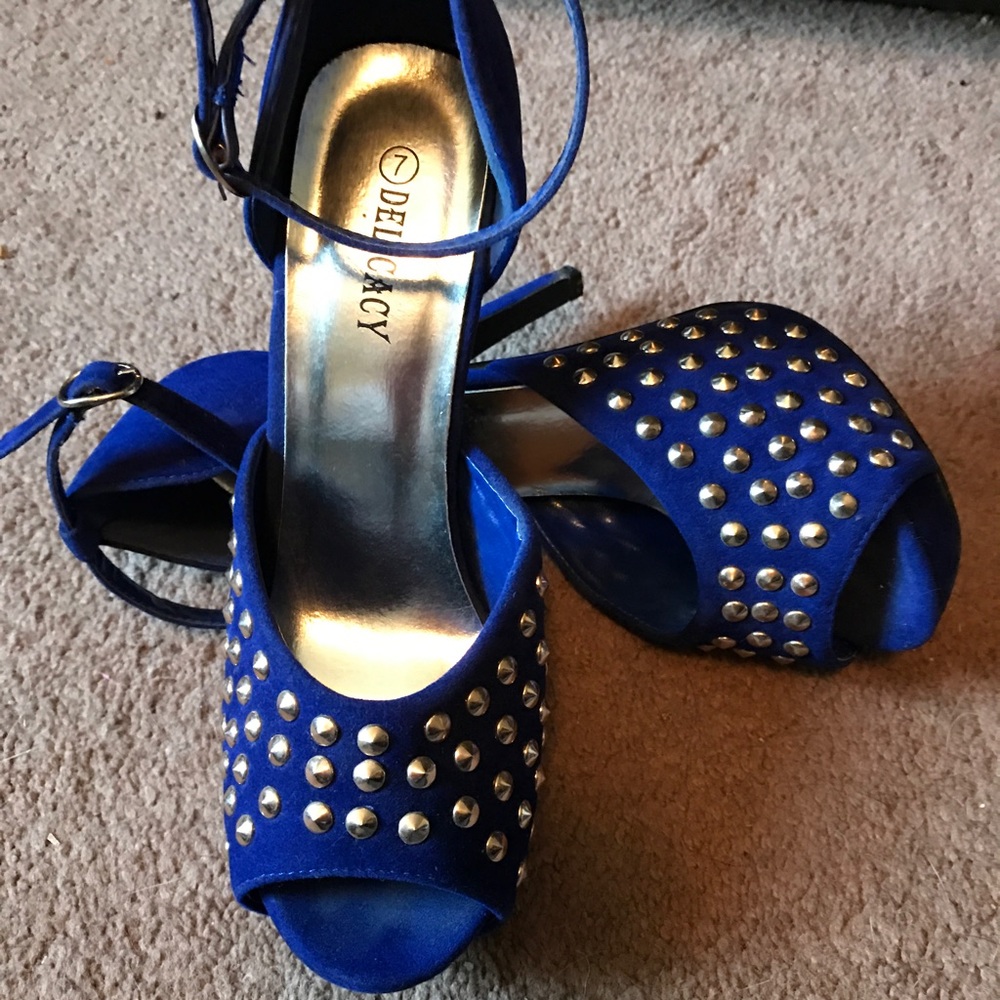 Delicacy strappy heel