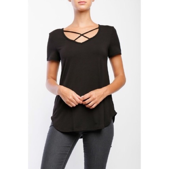The O Boutique Tops - 🎉CLEARANCE🎉Black Short Sleeve Strappy V-Neck Tee