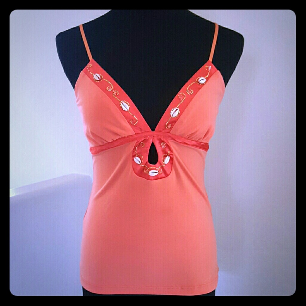 Keyhole Tank with Puka Shell Detail