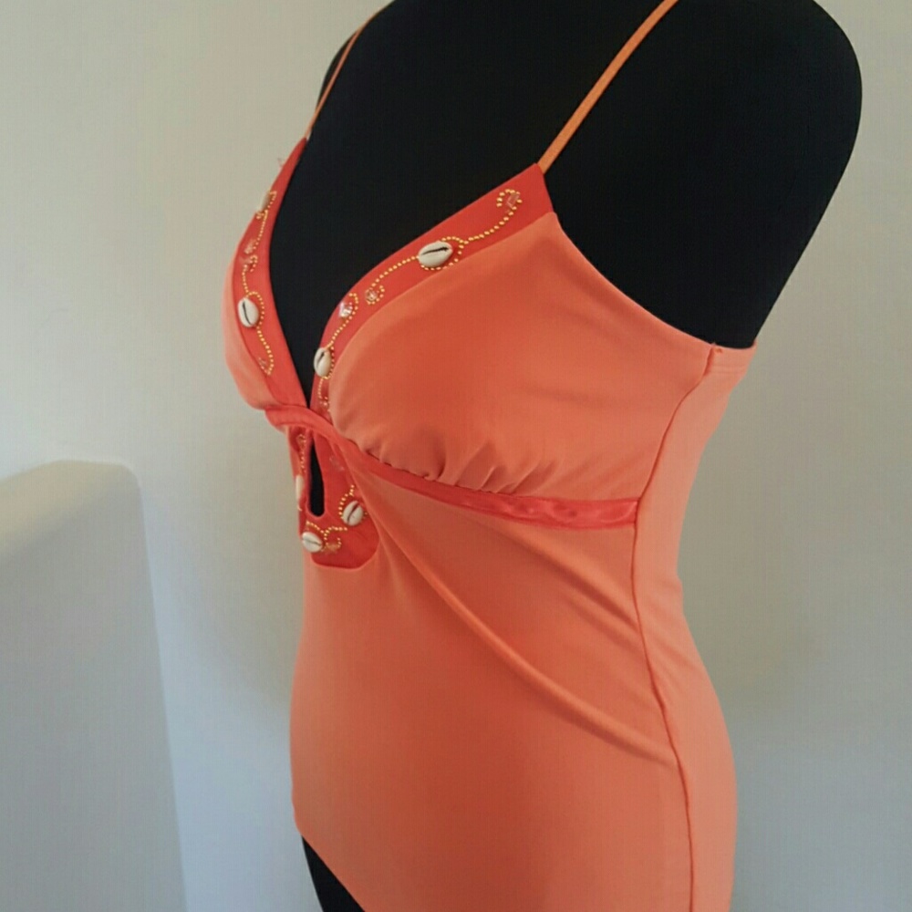 Keyhole Tank with Puka Shell Detail - Picture 3 of 6