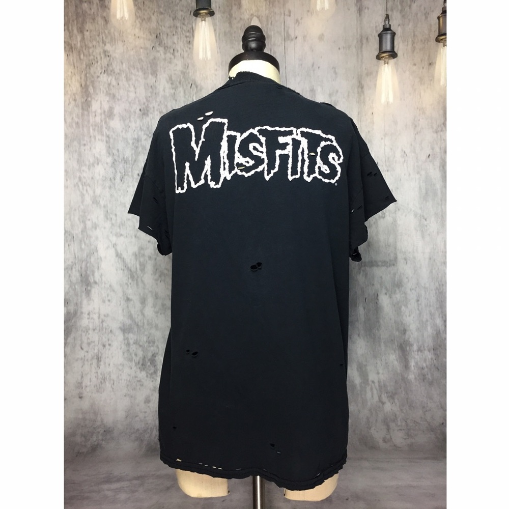 MISFITS REWORKED DISTRESSED GRAPHIC BAND TSHIRT!! - Picture 4 of 8