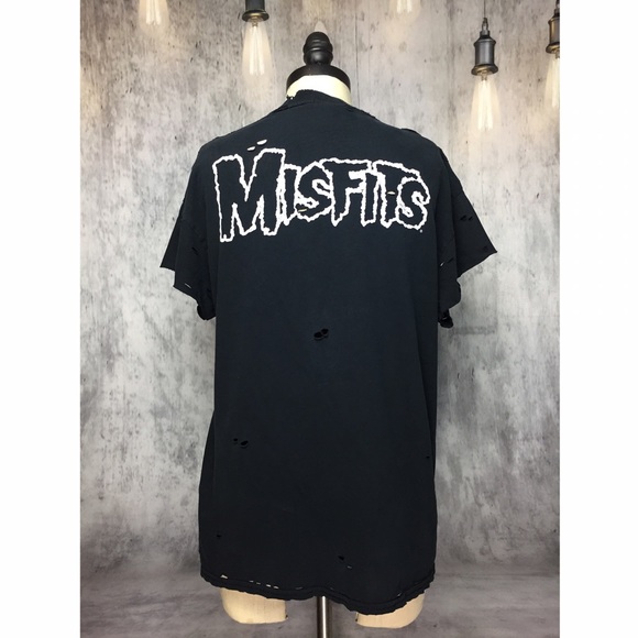 MISFITS REWORKED DISTRESSED GRAPHIC BAND TSHIRT!! - Picture 4 of 8