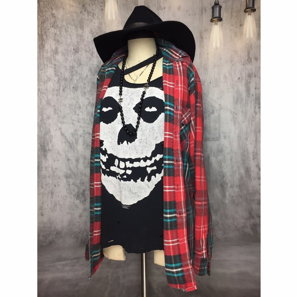 MISFITS REWORKED DISTRESSED GRAPHIC BAND TSHIRT!! - Picture 5 of 8