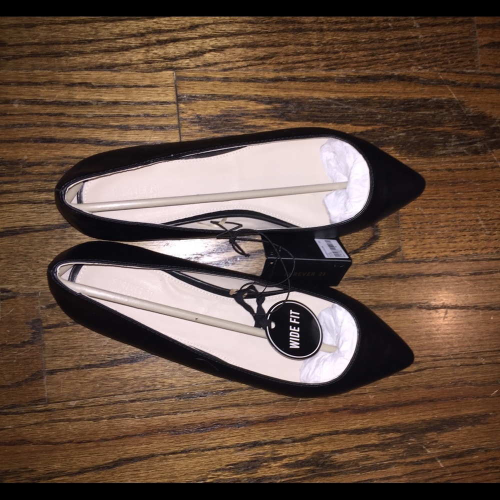 Point toed flats