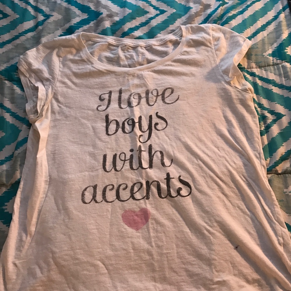 ❤️I LOVE BOYS WITH ACCENTS TEE