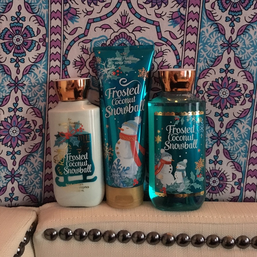 Bath and Body Works Frosted Coconut Snowball Set