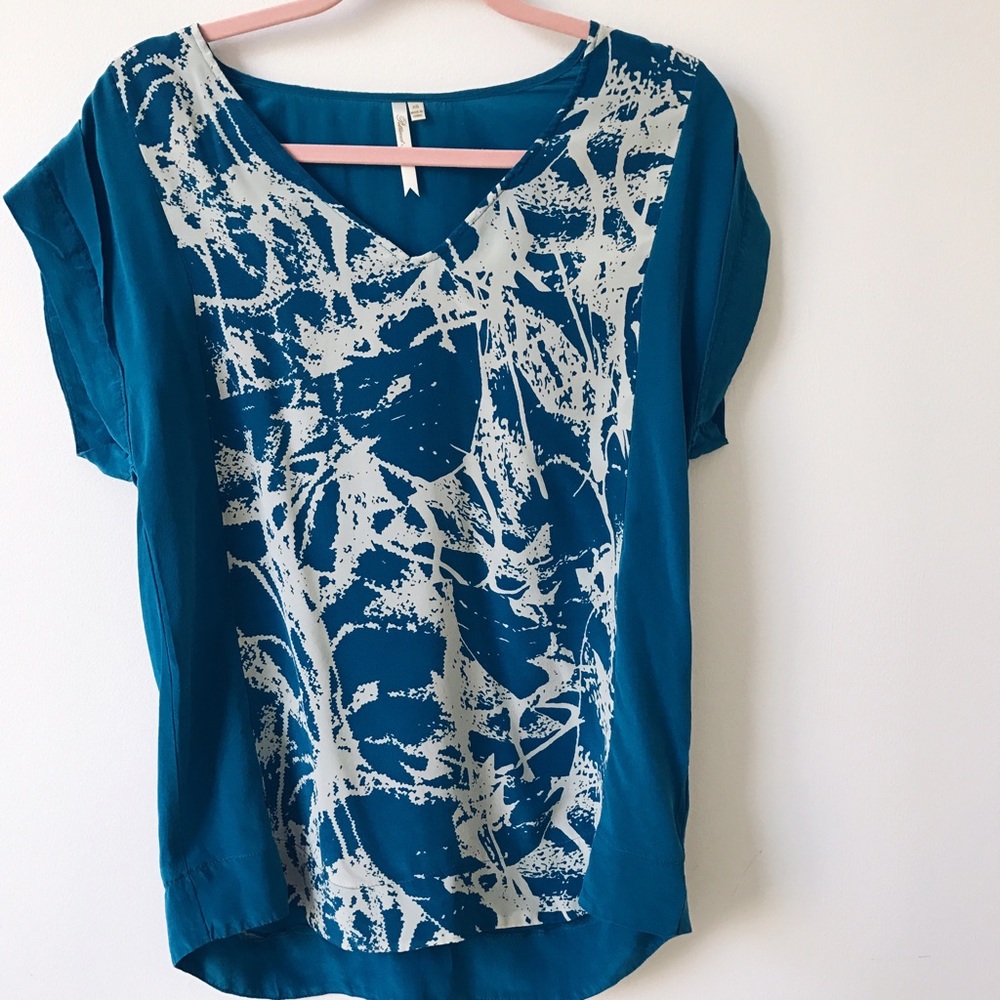 Blue and White Print Loose Top