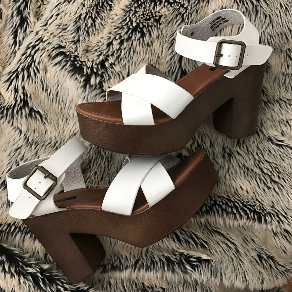 Chunky sandals