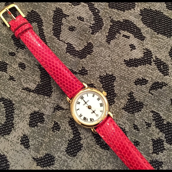 Tourneau Accessories - 🌟HP 4/3/17🌟 Tourneau gold plated watch