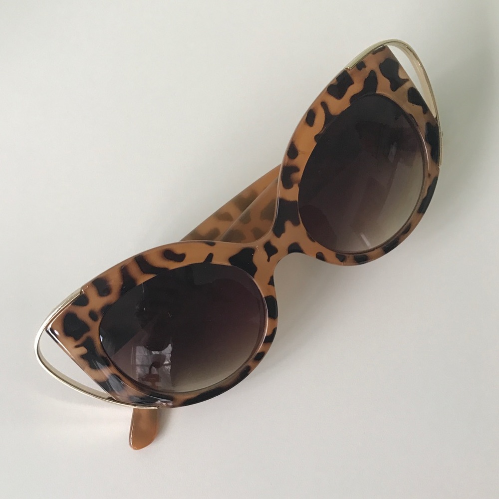 Cat eye sunglasses