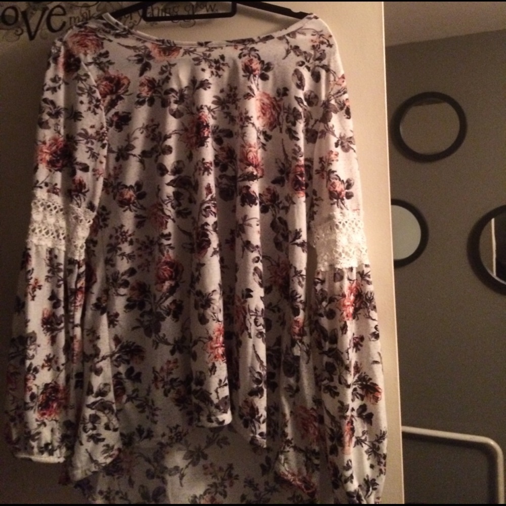 Floral shirt with bell sleeves