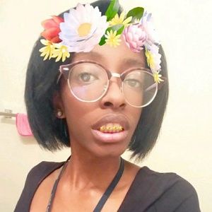 Meet your Posher, Lanell-roquel