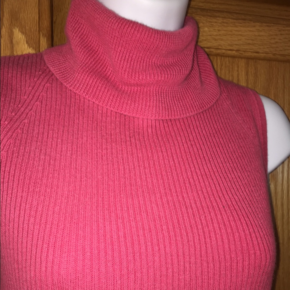 Sleeveless Pink Turtle Neck - Picture 2 of 2