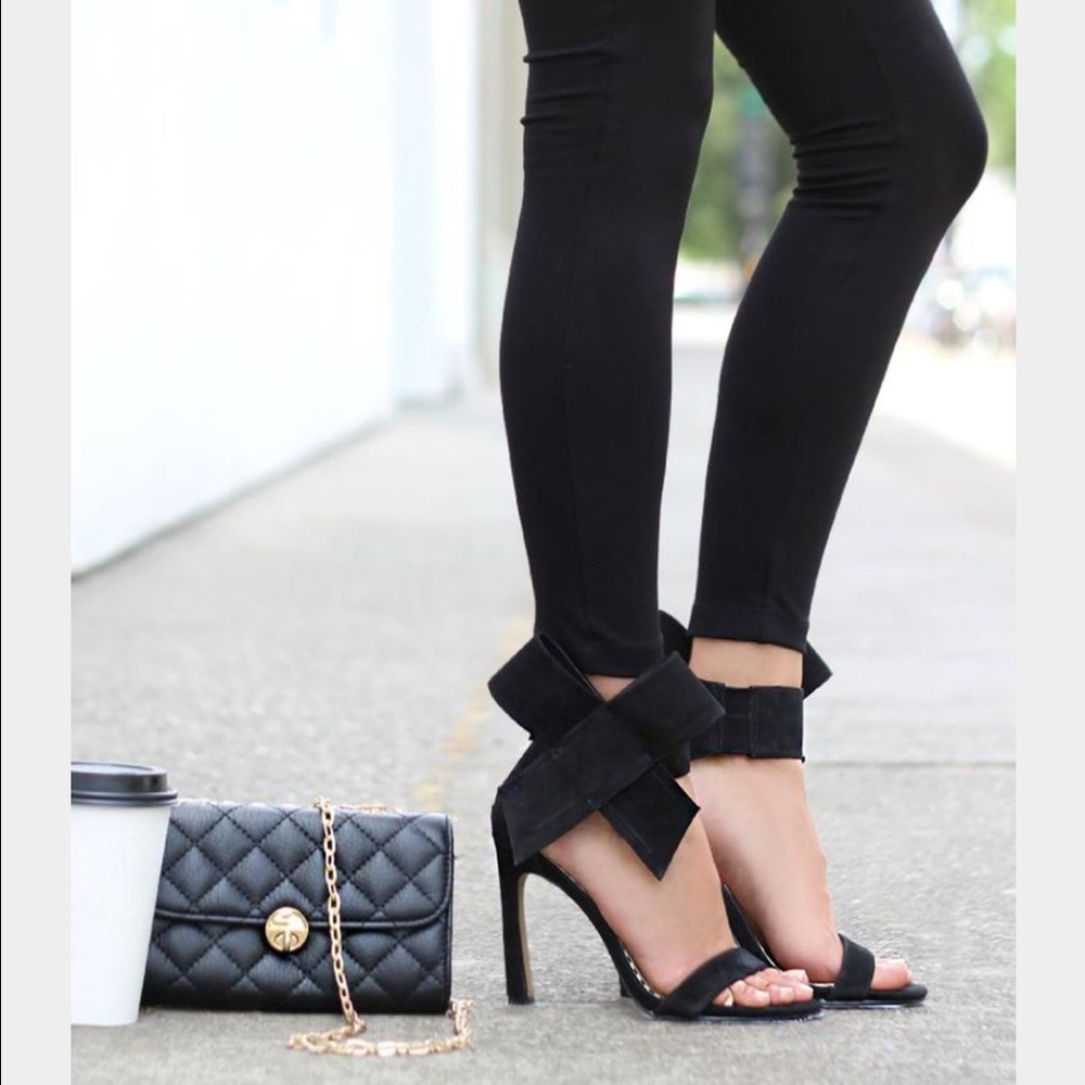 Betsy Johnson bow heels!