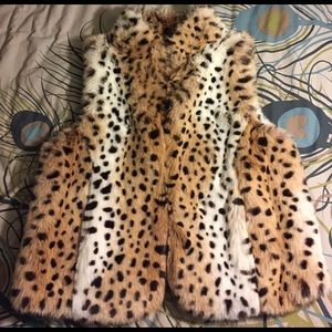 NWOT Faux fur cheetah print Women's vest