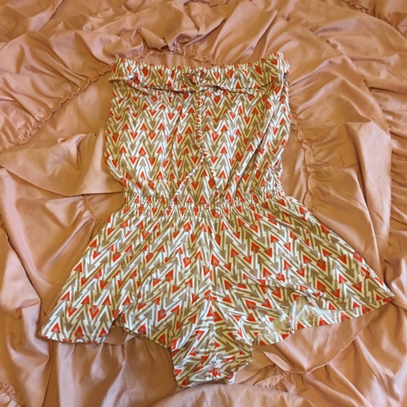 Cute Volcom romper! Like new ❤ - Picture 2 of 4