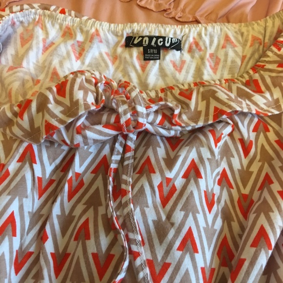 Cute Volcom romper! Like new ❤ - Picture 4 of 4