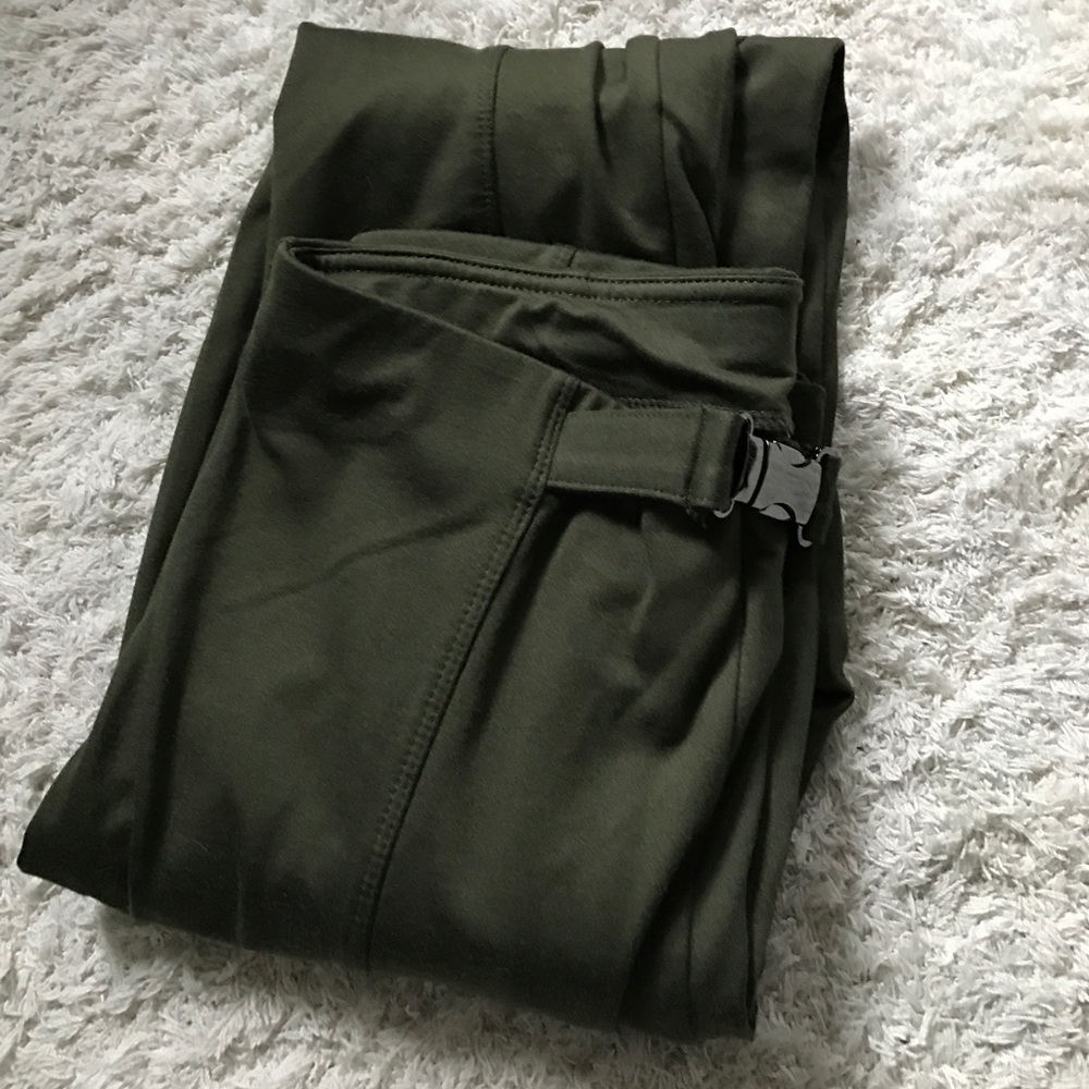 Fabletics hunter green leggings