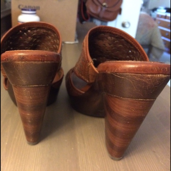 Frye Platform Slide - Picture 7 of 8