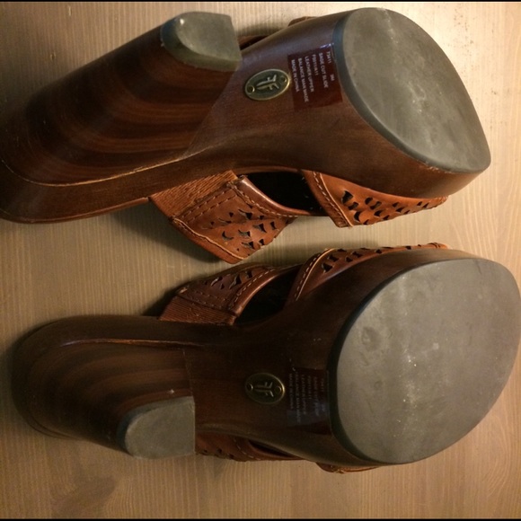 Frye Platform Slide - Picture 8 of 8