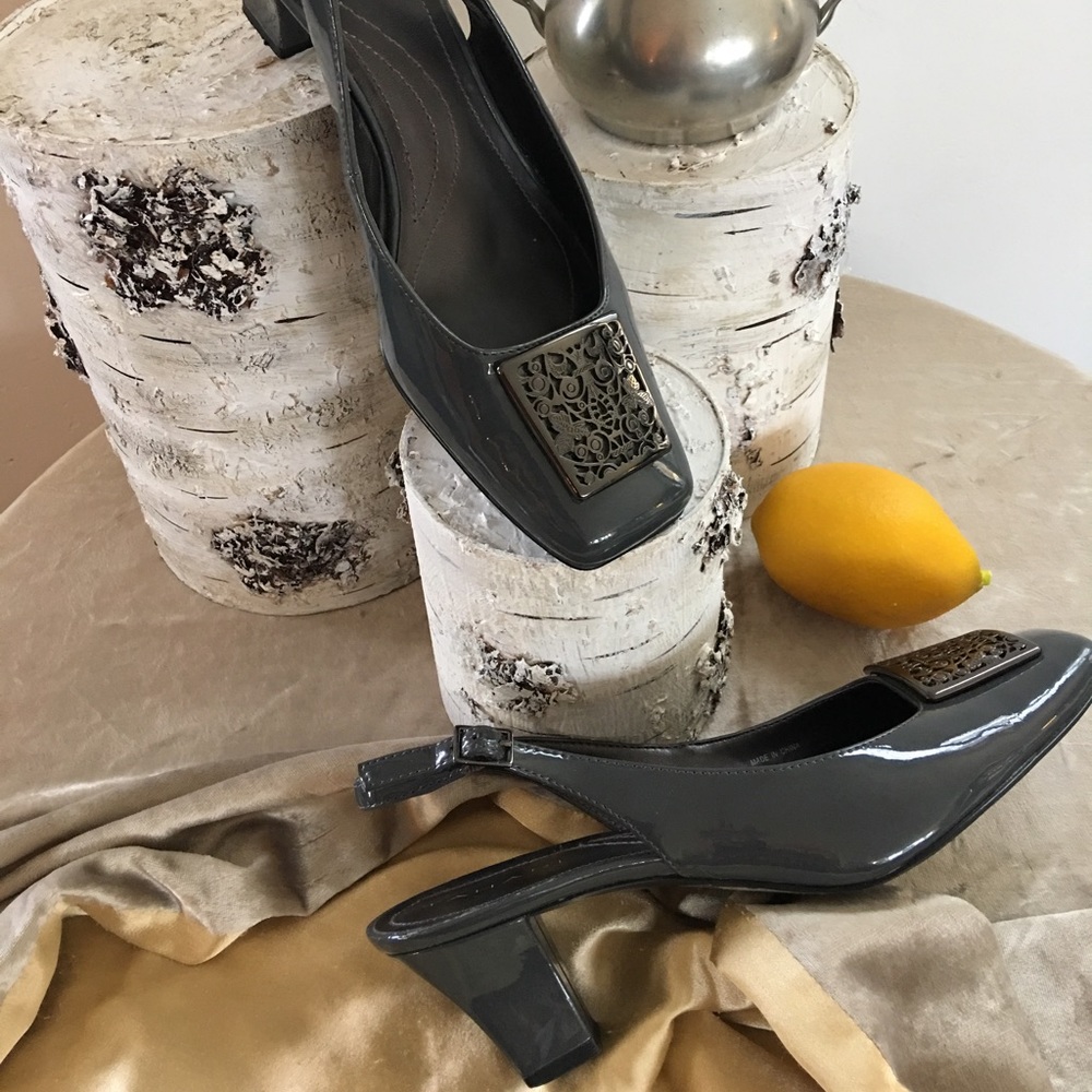 🚫SOLD🚫Gray sling-back heels