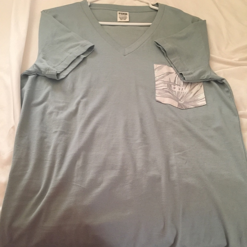 VS pink tshirt