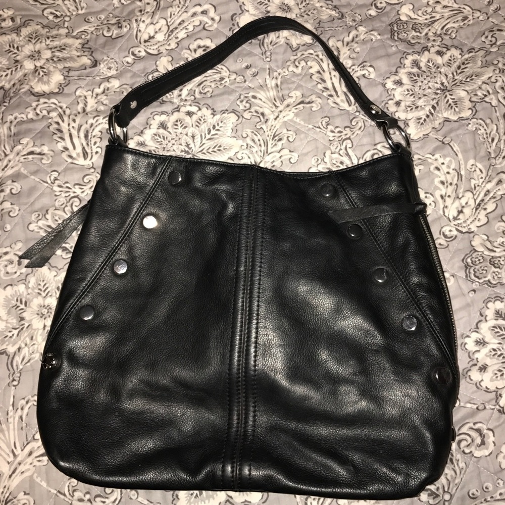 Black bmakowsky purse.