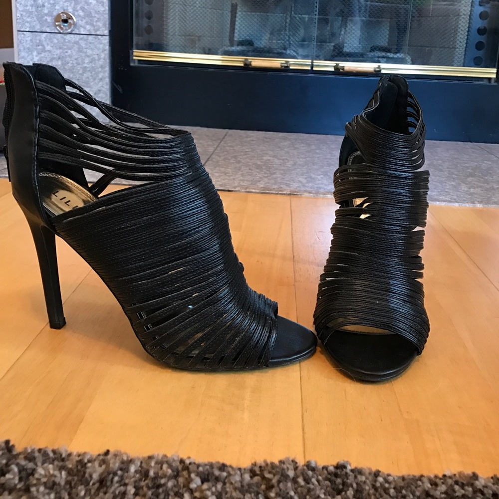 NWOT Liliana Peep toe Caged Stiletto