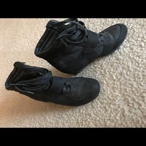 Black wedge sneakers