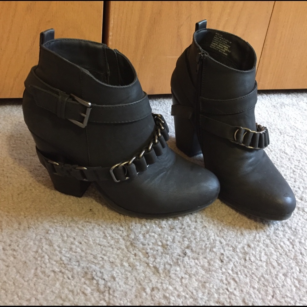 Chain ankle booties