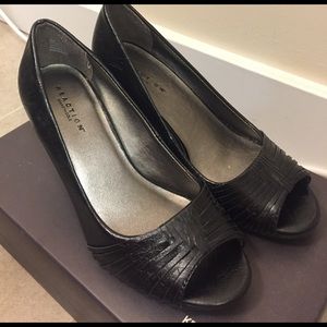 Kenneth Cole Reaction Rich Peep-Toe Black Heels