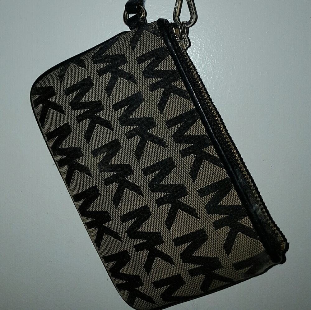 Michael khors wrist wallet