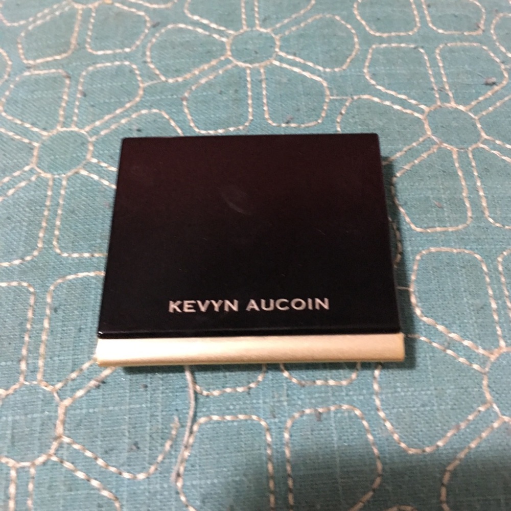 Kevyn Aucoin Powder