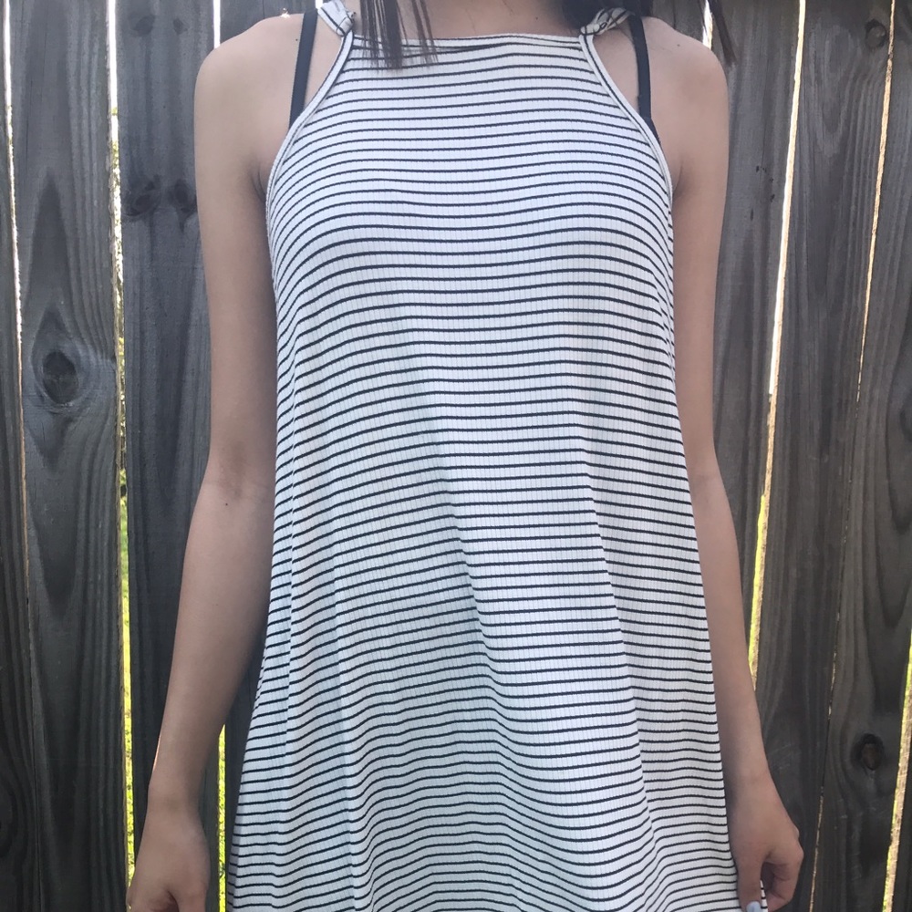 Cute stripped dress!