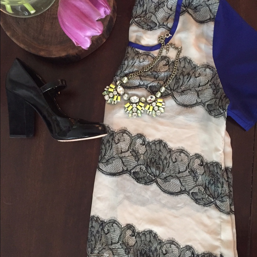 blouse with lace print and cobalt