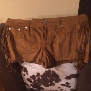 Suede like fringe shorts
