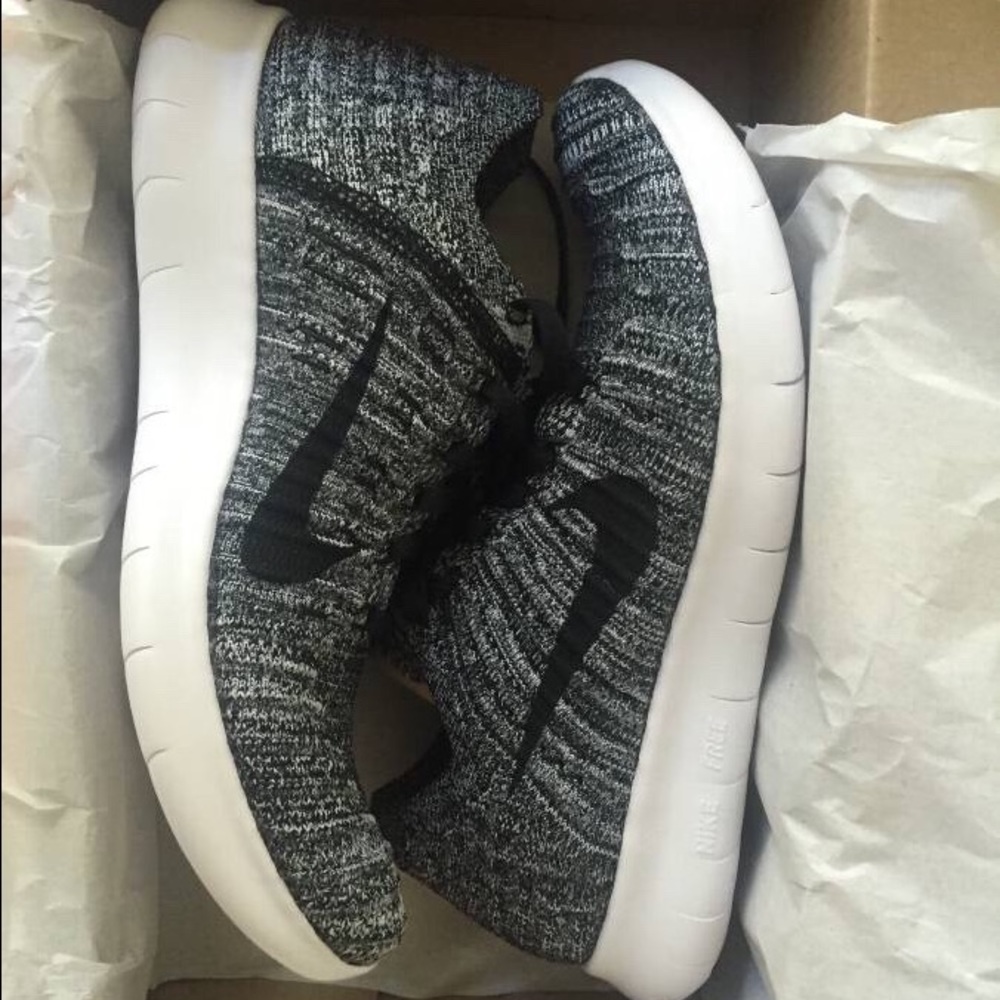 Nike Gray Knit Running Shoe
