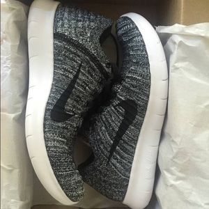 Nike Gray Knit Running Shoe